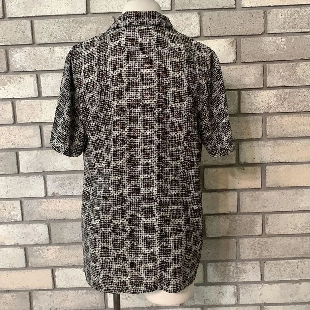 3for$20 blouse button front fits small - Picture 3 of 3